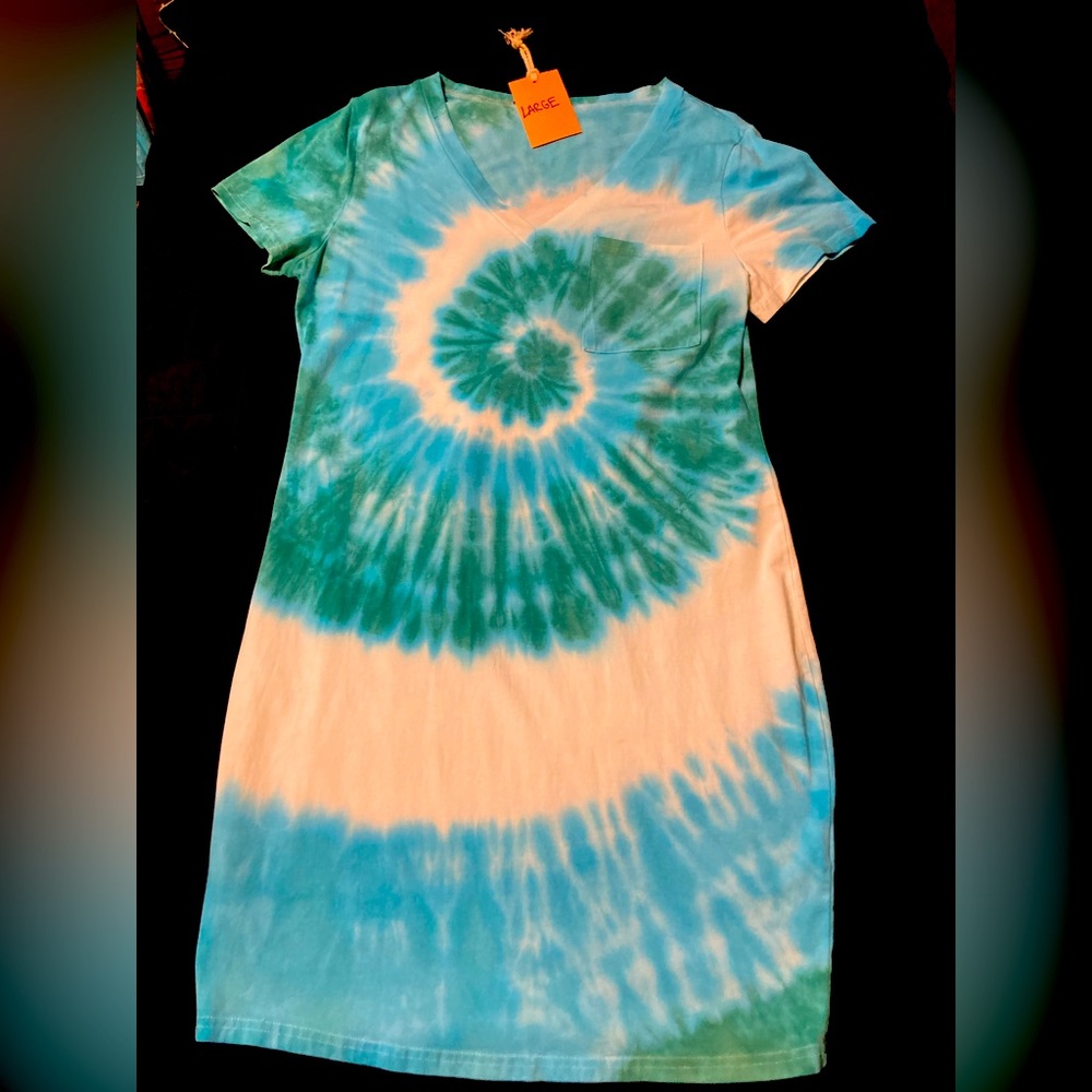 TIE DYED V-Neck T-Shirt dresses size LARGE